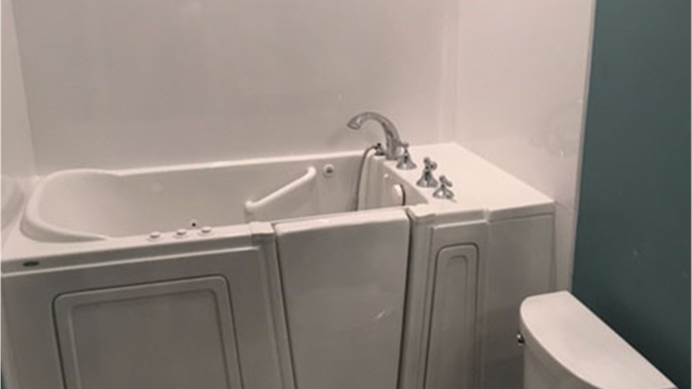 Bathrooms - Walk-In Tubs Photo 1