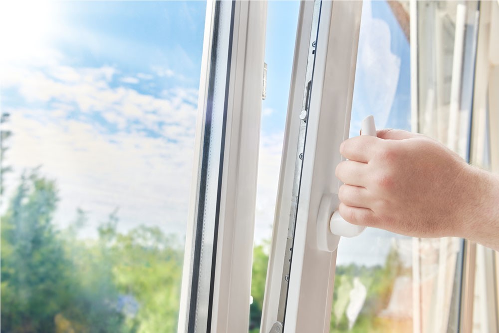Benefits of Vinyl Windows vs Wood Windows for your Home