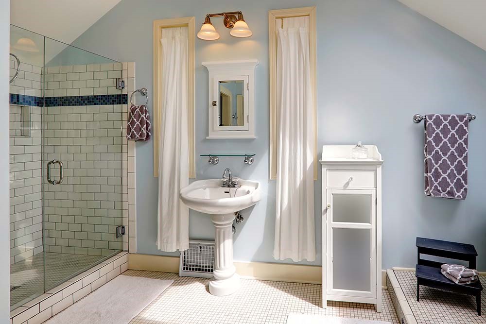 Tips for Designing a Bathing Area to Complement Cool Colors