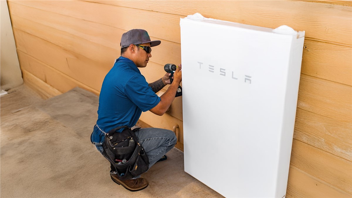 solar-battery-benefits-tesla