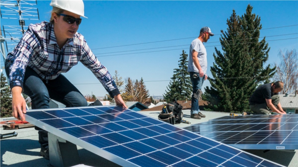 solar-installation-on-roof-in-california