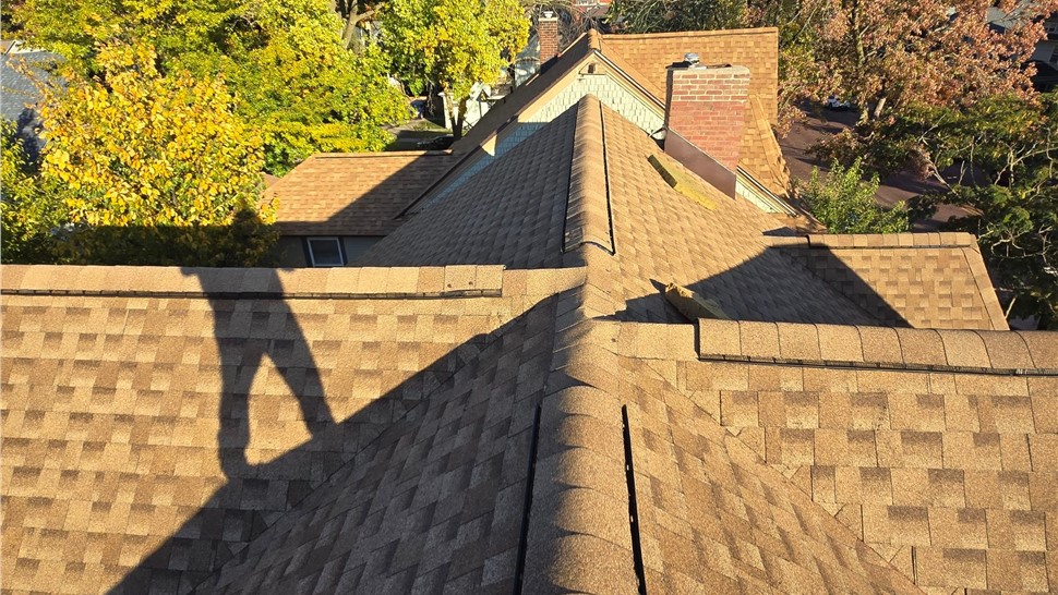 New asphalt shingle roof installed in Grand Rapids home.