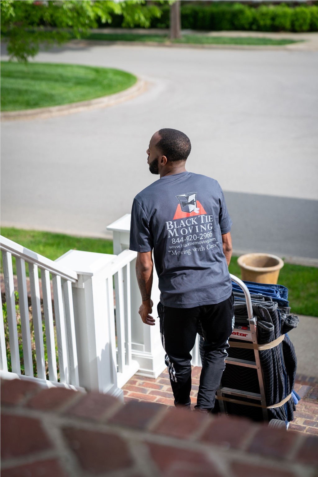 Hydrate & Relocate: How to Stay Cool and Safe During a Summer Move in Extreme Heat