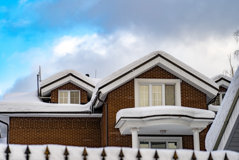 Roofing Materials That Perform Better in Late Fall & Winter Weather: A Homeowner’s Guide