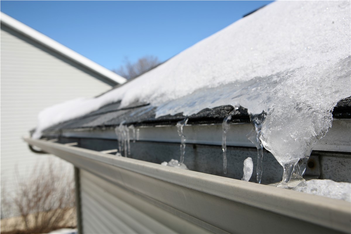 Our Survival Guide for Winter Roofing Emergencies