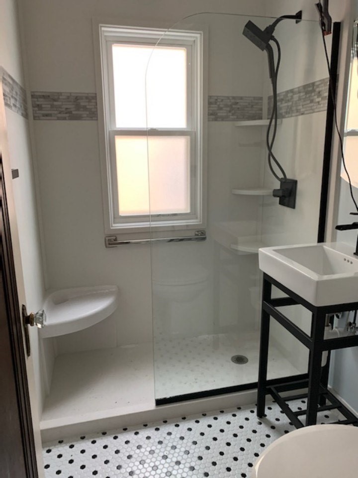 Options for Remodeling a Small Bathroom