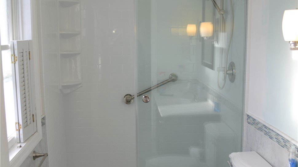 Bathroom Remodeling - Walk-in Showers Photo 1