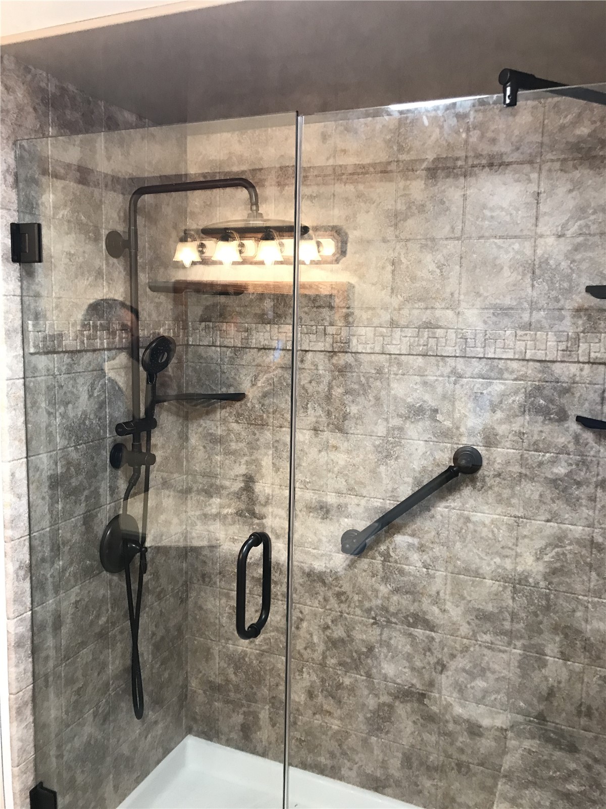 Featured: Easily Accessible Walk-In Shower – New York Sash