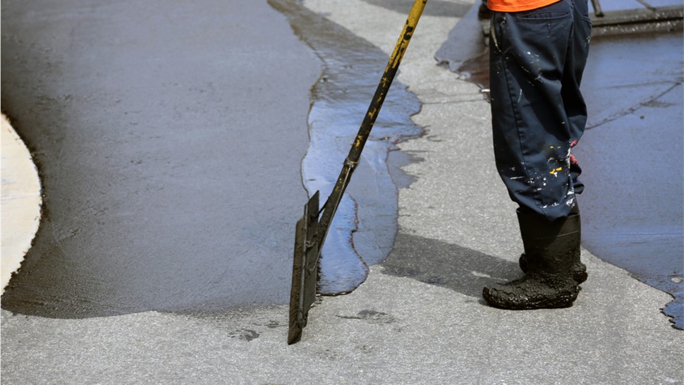 Driveway Sealcoating Photo 1