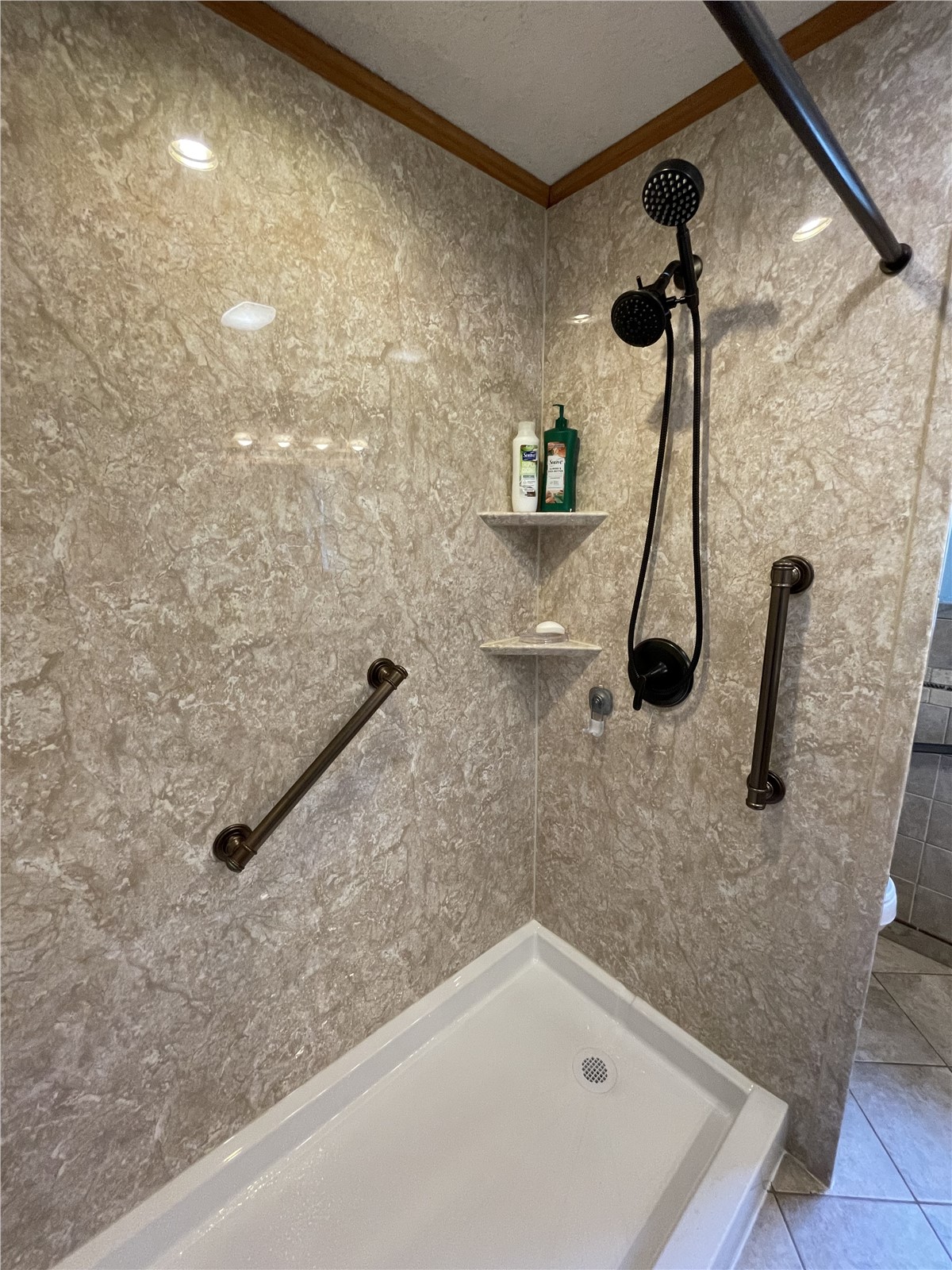 Bathroom Remodeling in the Winter: What Upstate New York Homeowners Should Know 