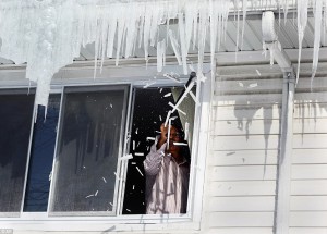 Ice Dam on House Photo - Comfort Windows