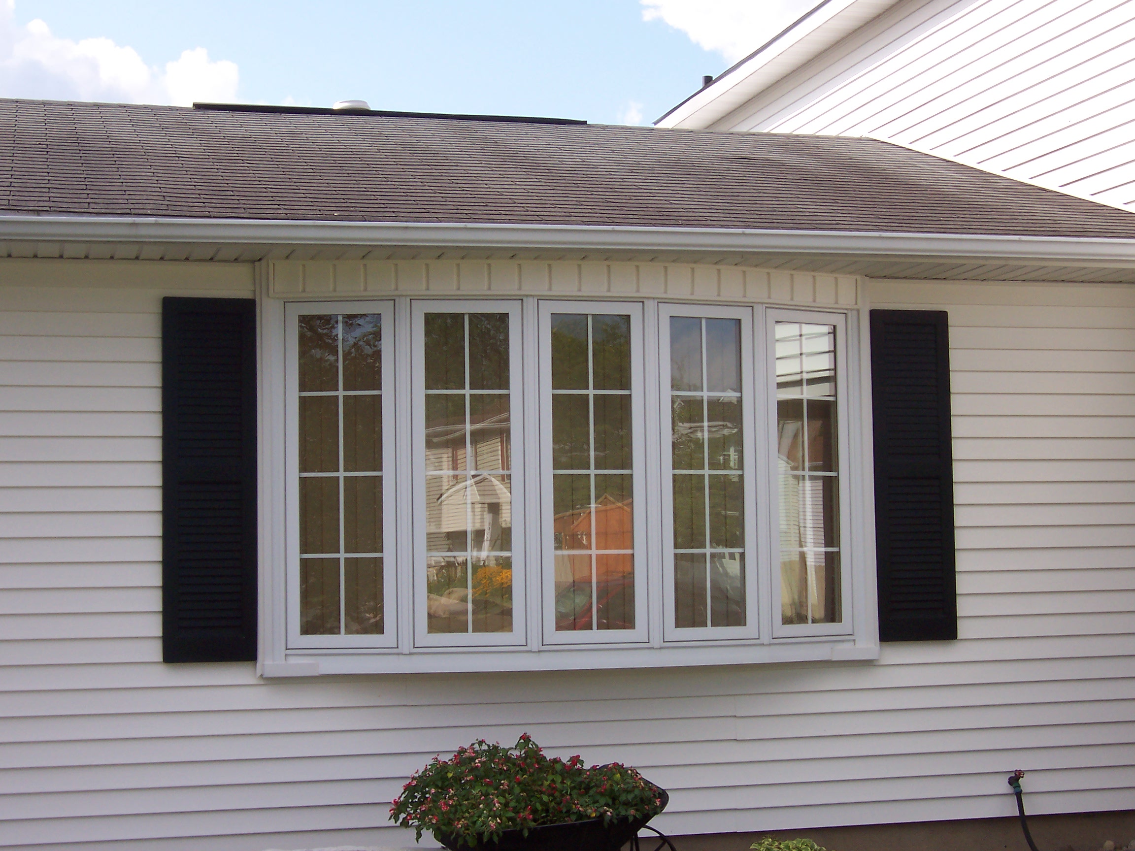 Difference between a bay and bow window