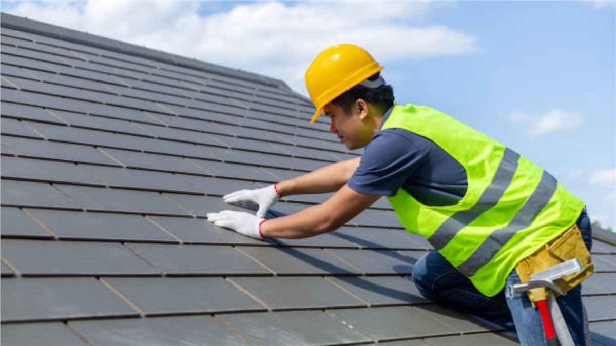 How to Choose a Roofing Contractor: A Homeowner’s Guide