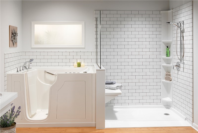 Comparing the Benefits of Walk-In Showers to Walk-In Bathtubs