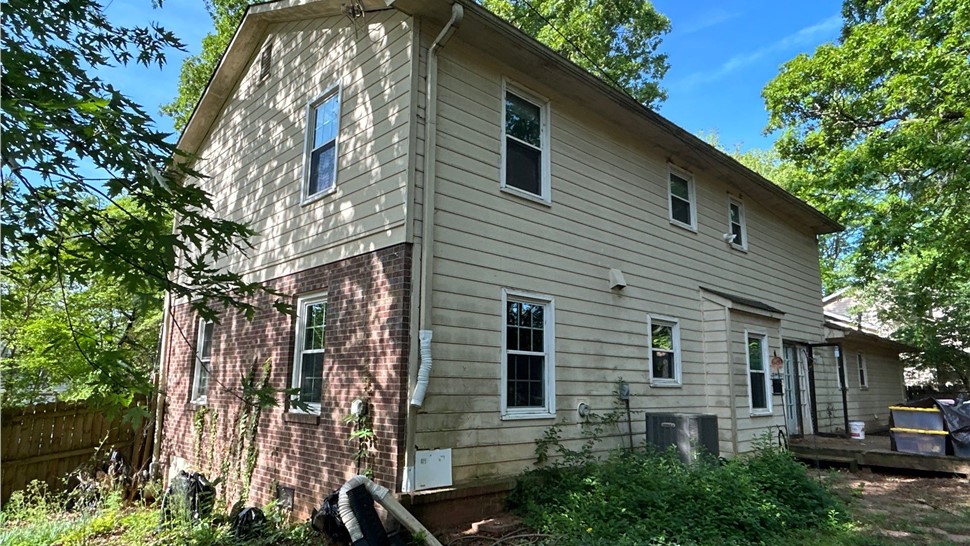 Siding Project in Stone Mountain, GA by Dr. Roof