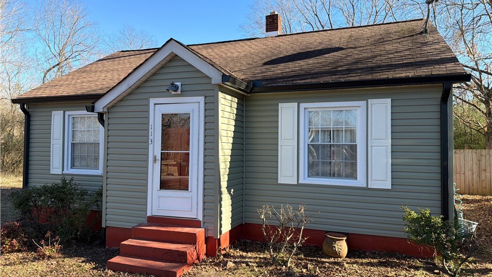Siding Project in Waverly, Tennessee by Eenigenburg Exteriors
