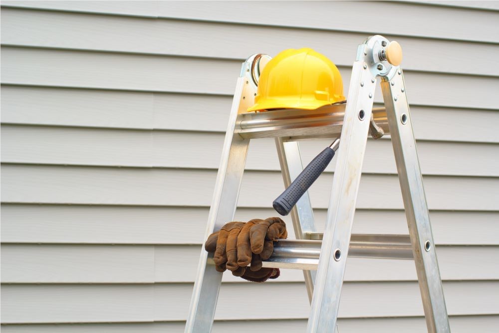Spotting the Telltale Signs: When It's Time to Replace Your Siding