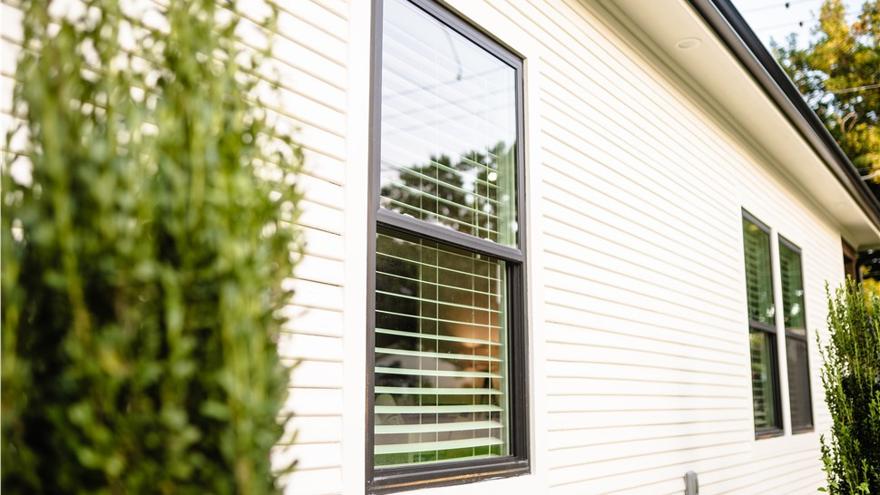 How to Choose Between Single and Double-Hung Windows in Texas