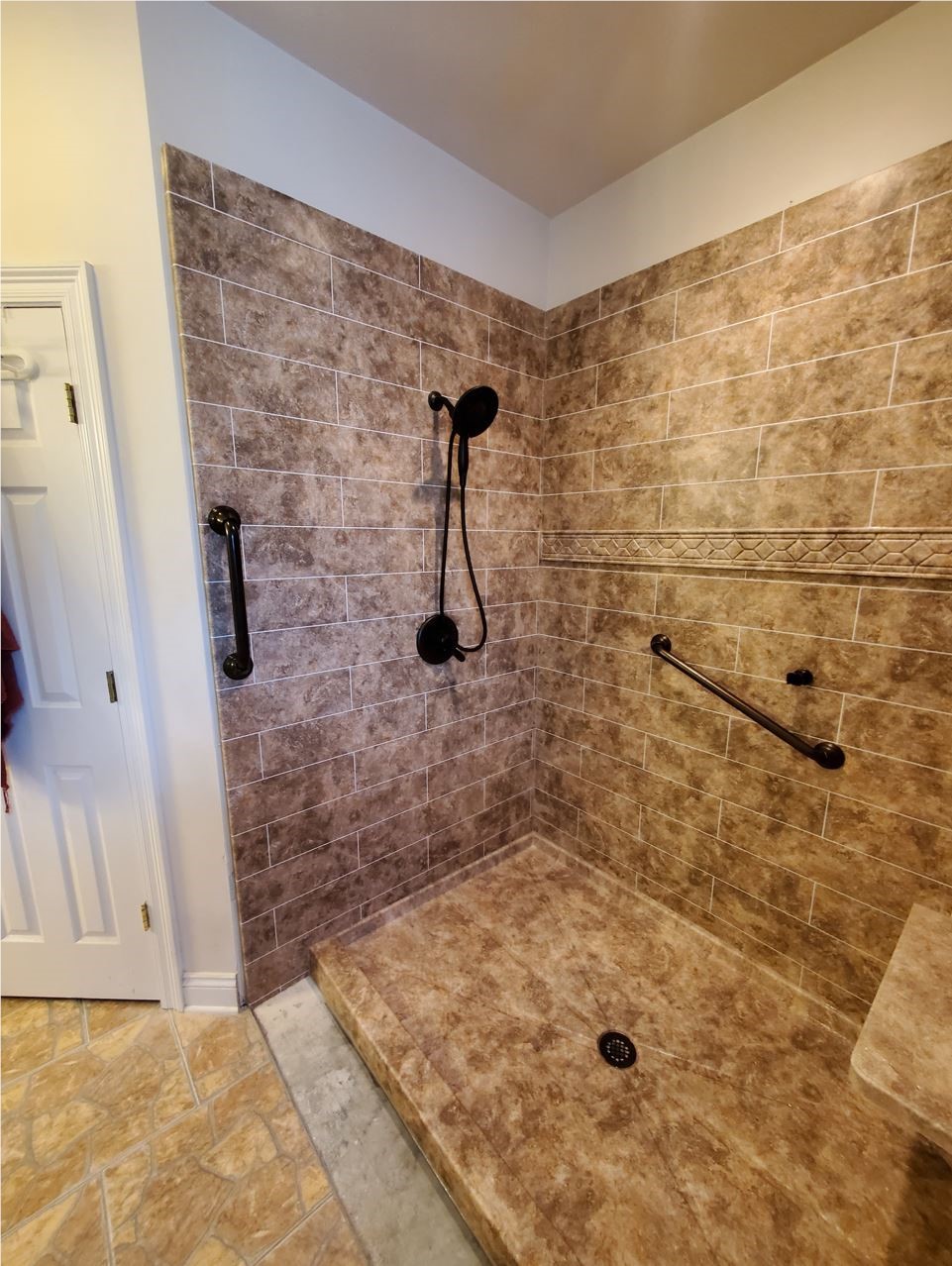 Get a Stunning Master Bath Remodel with the Help of Baton Rouge’s # 1 Bathroom Renovator