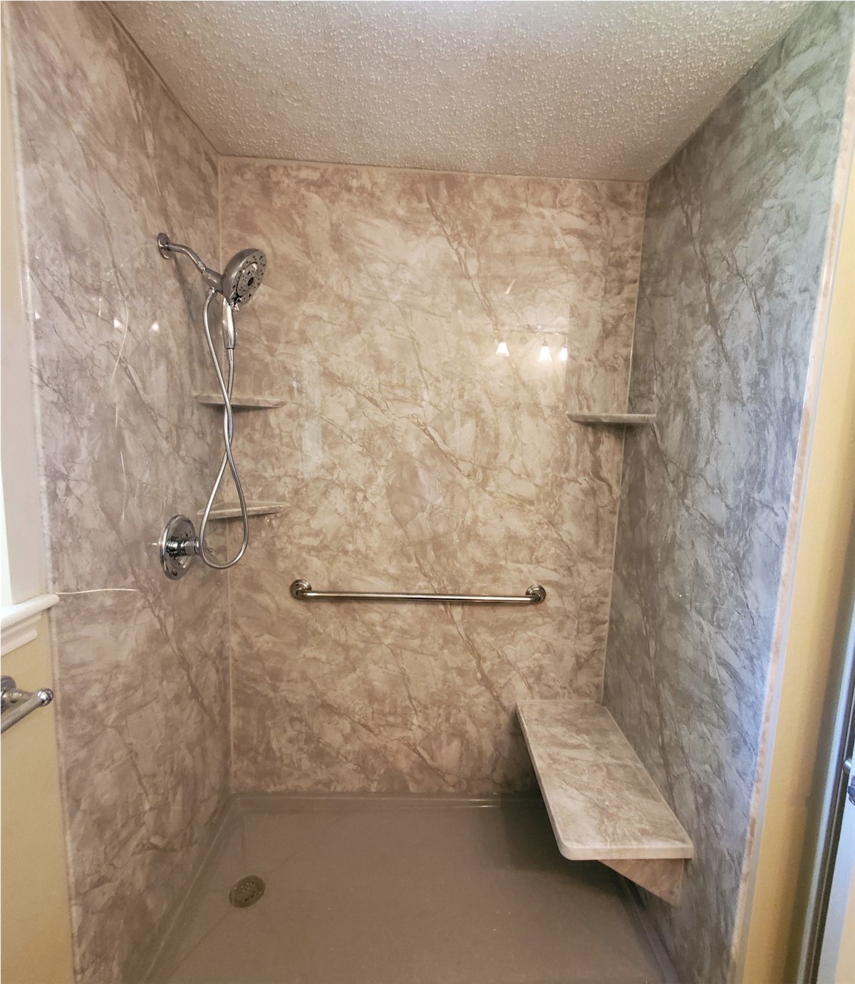 The Benefits of Converting your Old Bathtub into a Beautiful Walk In Shower!