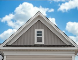 Siding - Vertical Siding Photo 4