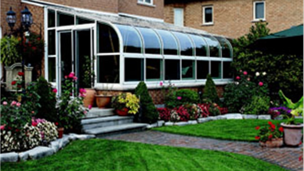 Curved Eave Sunrooms Photo 1