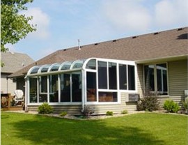 Curved Eave Sunrooms Photo 4