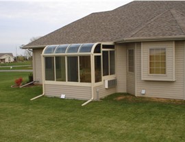 Curved Eave Sunrooms Photo 3