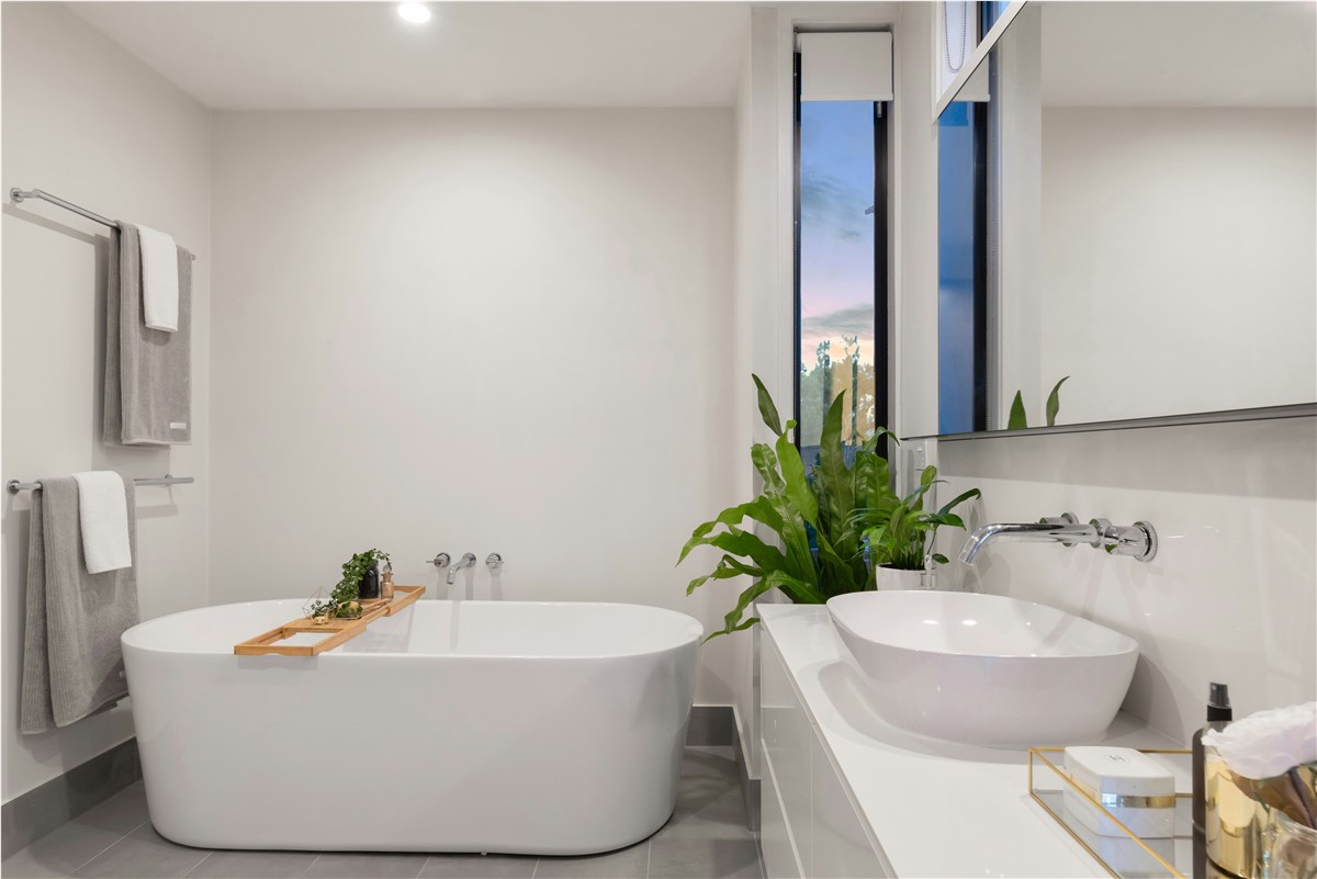 The 5 Secrets to Success for an All-White Bathroom
