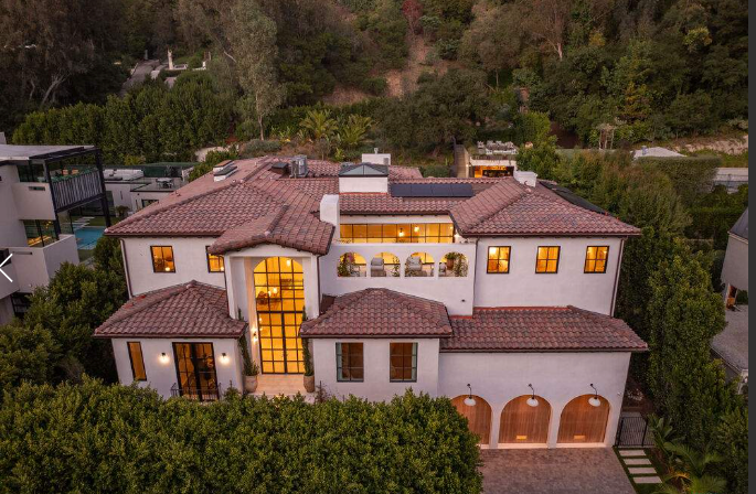 Green Ladder Roofing completed project in San Marino