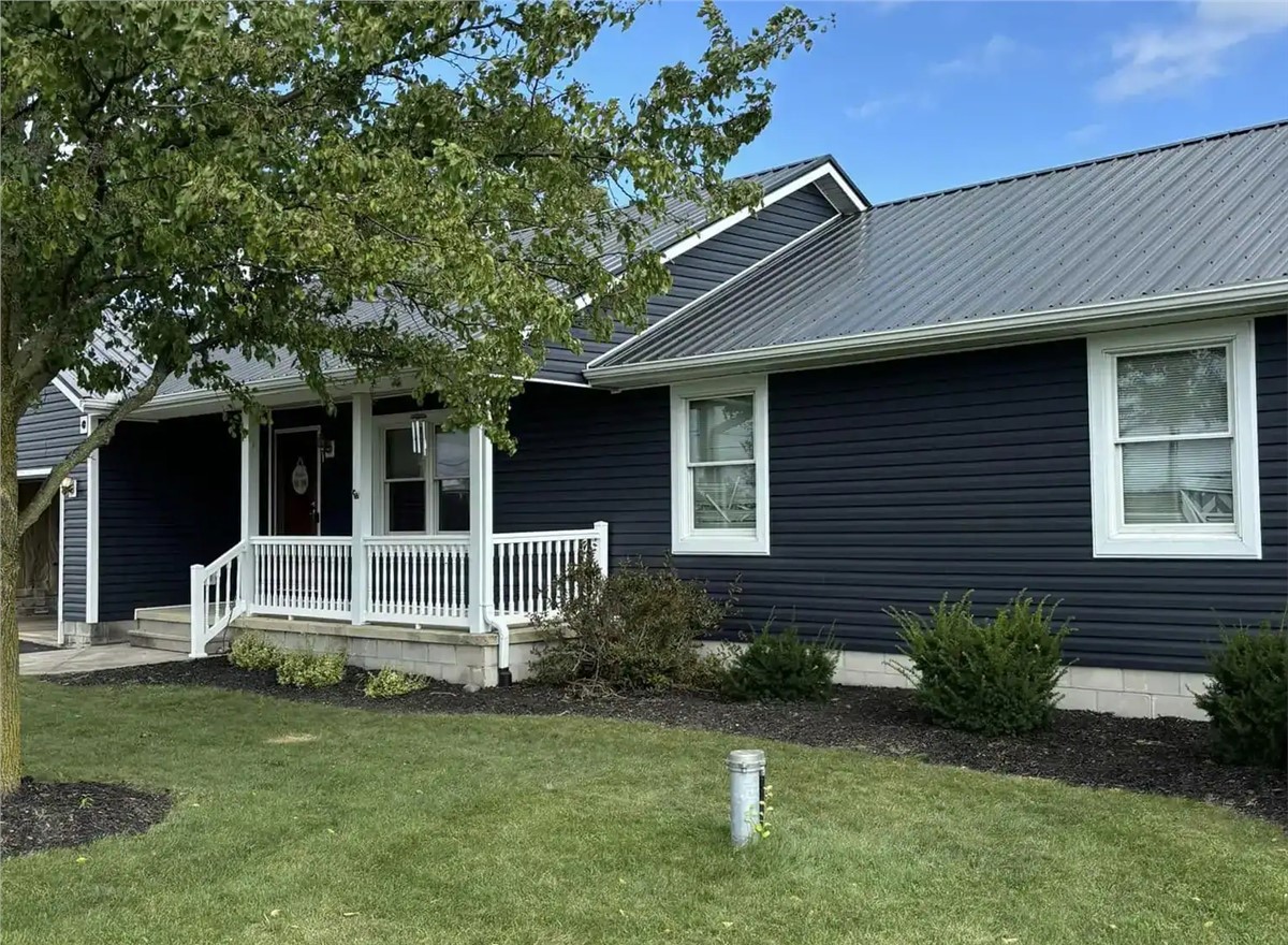 Vinyl vs. Composite Siding: Which Is Right for You?