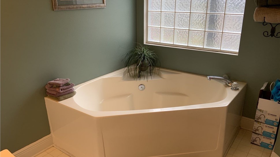 Tubs & Showers, Tubs & Showers Project in Crestview, FL by Hometown Contractors, Inc.