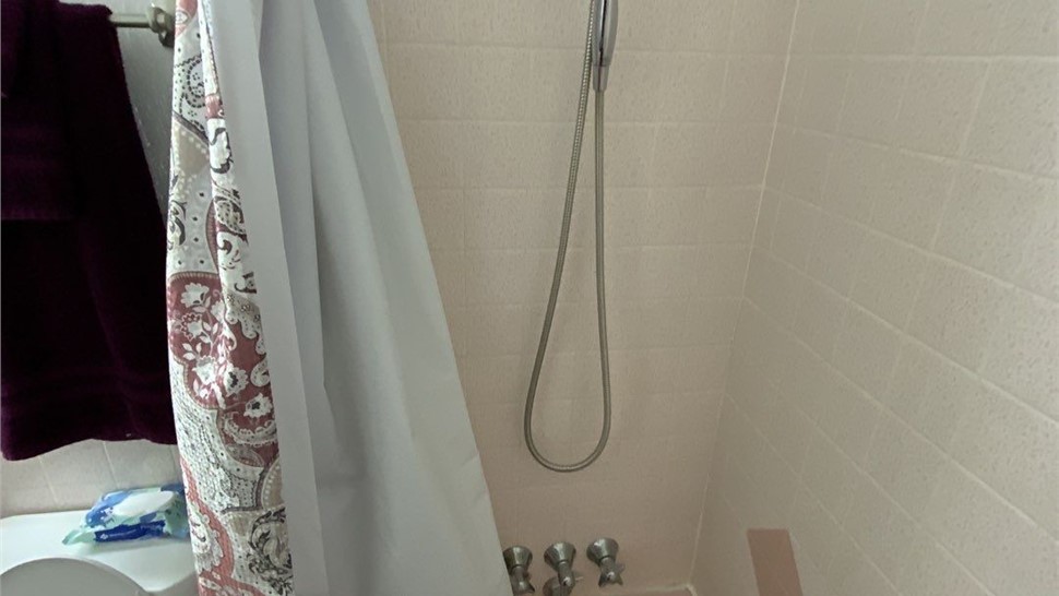 Tubs & Showers, Tubs & Showers Project in Milton, FL by Hometown Contractors, Inc.