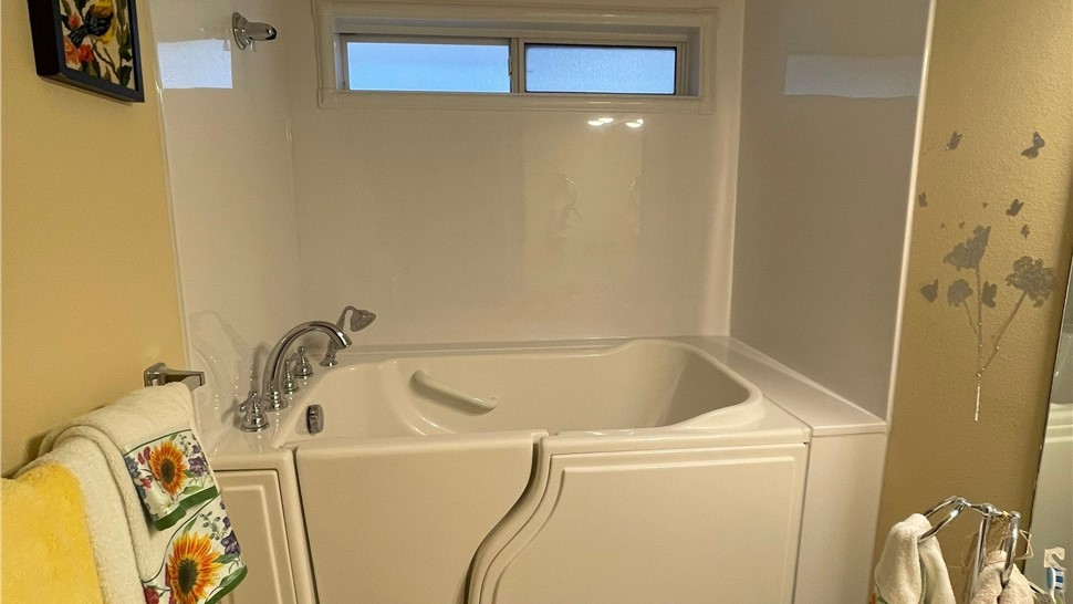 Tubs & Showers, Tubs & Showers Project in Valparaiso, FL by Hometown Contractors, Inc.