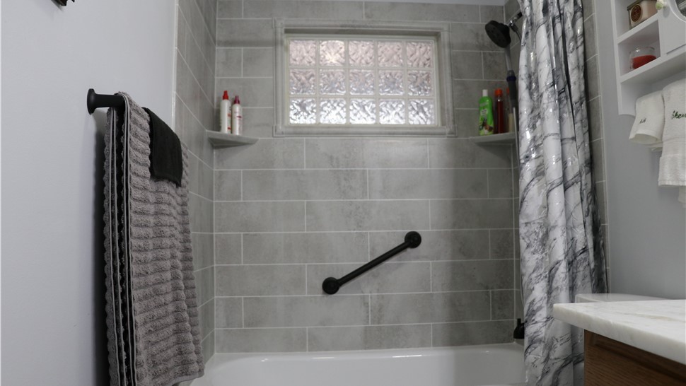 Tubs & Showers, Tubs & Showers Project in Point Clear, AL by Hometown Contractors, Inc.