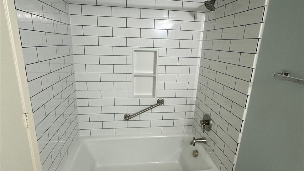 Tubs &amp; Showers Project in Panama City Beach, FL by Hometown Contractors, Inc.