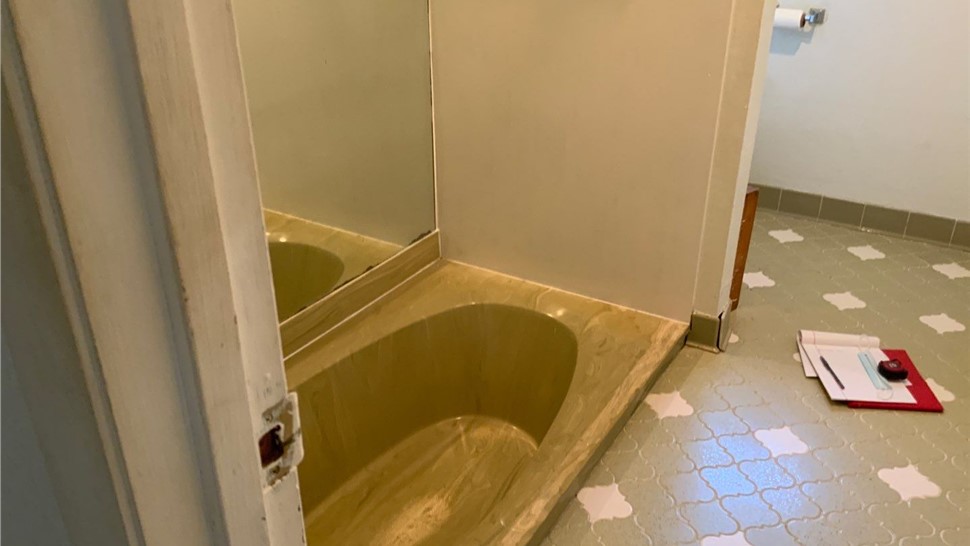 Tubs & Showers, Tubs & Showers Project in Mobile, AL by Hometown Contractors, Inc.