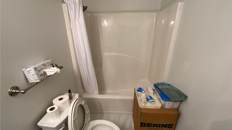 Tubs & Showers Project in Destin, FL by Hometown Contractors, Inc.