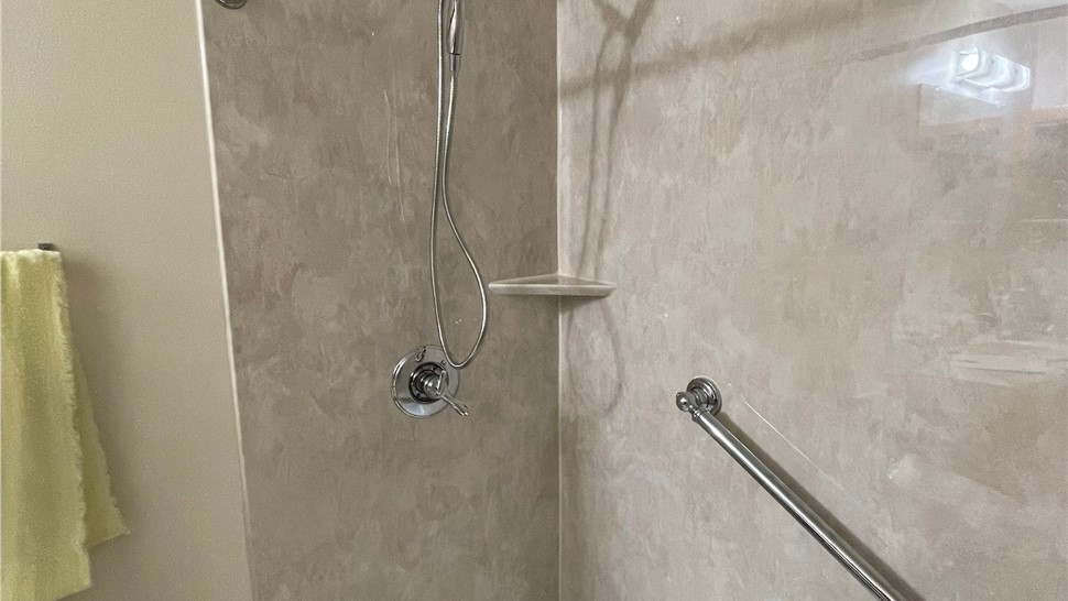 Tubs & Showers Project in Foley, AL by Hometown Contractors, Inc.