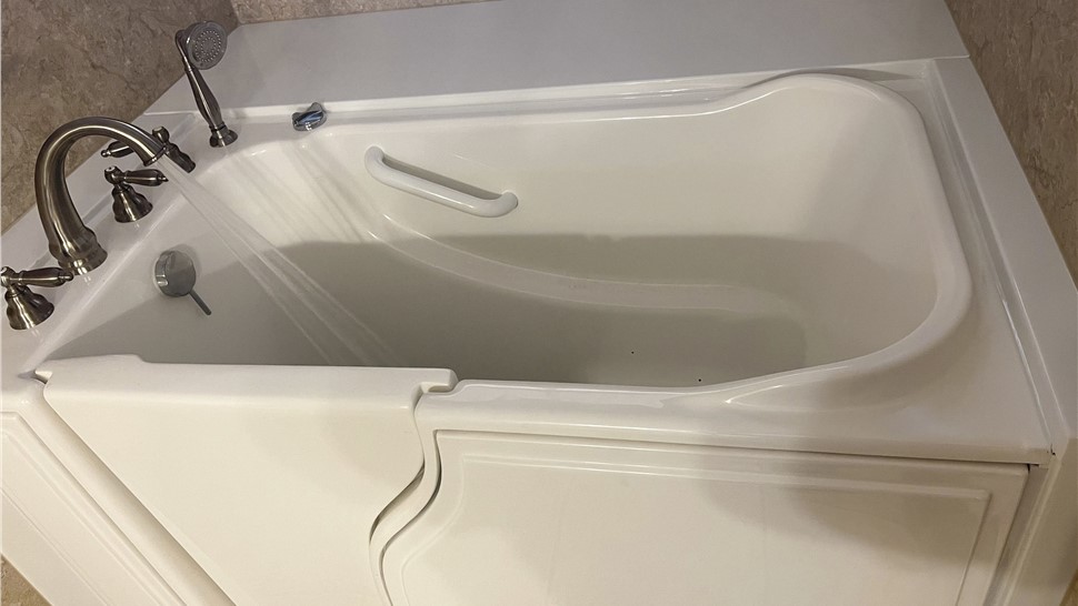 Tubs & Showers, Tubs & Showers Project in Pensacola, FL by Hometown Contractors, Inc.