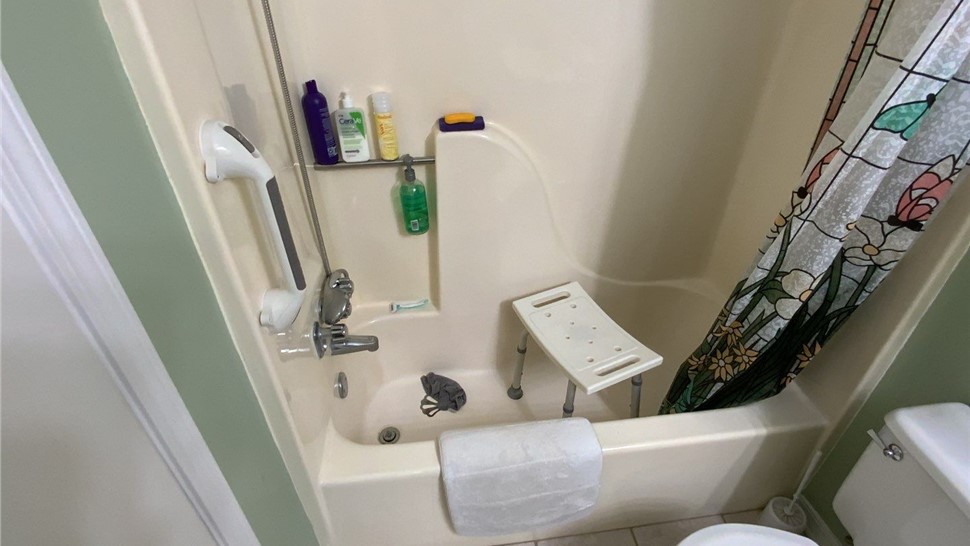 Tubs & Showers, Tubs & Showers Project in Gulf Shores, AL by Hometown Contractors, Inc.