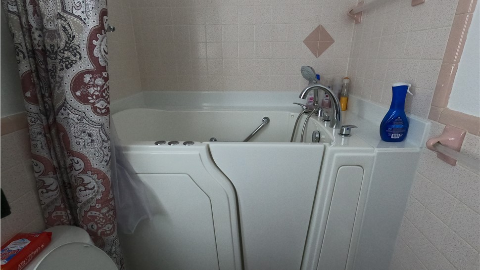 Tubs & Showers, Tubs & Showers Project in Milton, FL by Hometown Contractors, Inc.