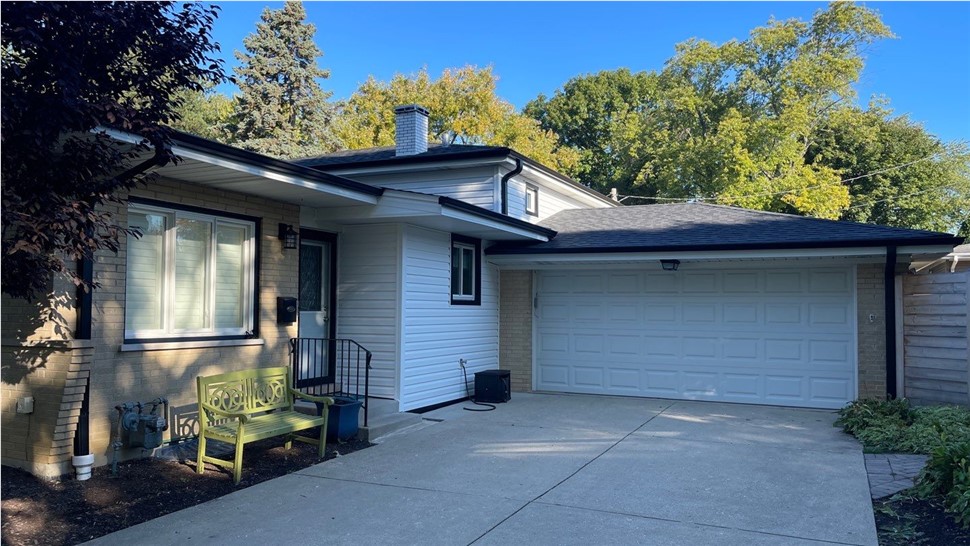 ?CertainTeed Roofing: Moire Black