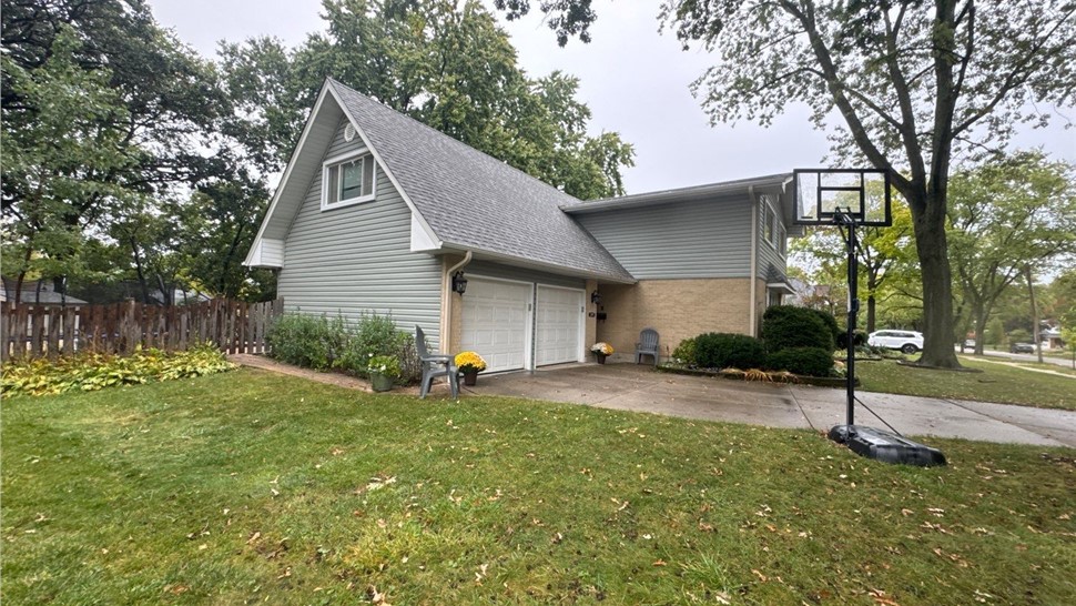 Gutters, Roofing, Roofing Replacement Project in Rolling Meadows, IL by Horizon Restoration