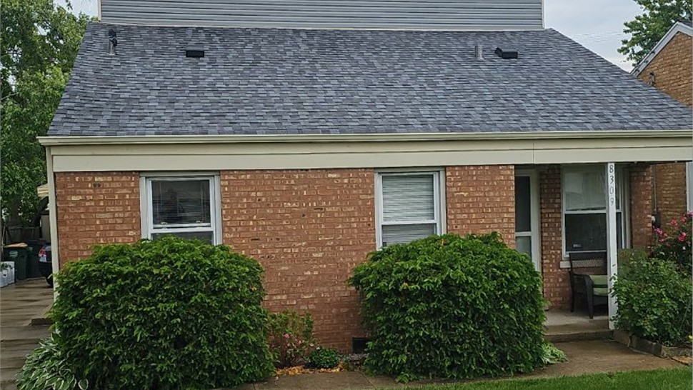 Roofing, Roofing Replacement, Siding, Gutters Project in Niles, IL by Horizon Restoration