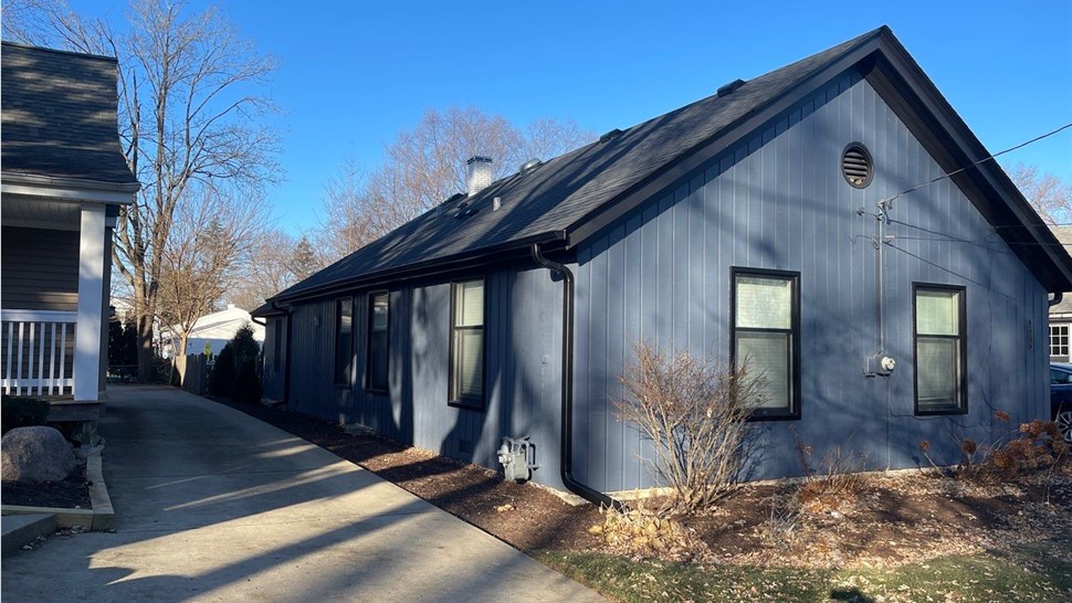 ?CertainTeed Roofing: Moire Black