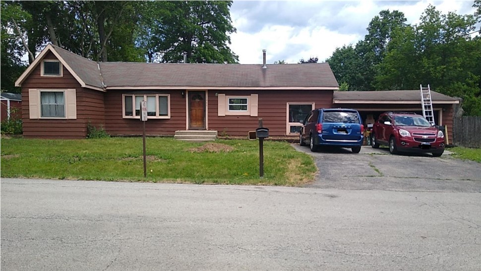 CertainTeed Roofing: Weathered Wood and CertainTeed Siding: Melrose