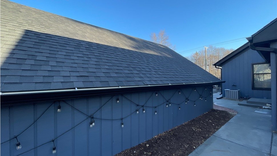 ?CertainTeed Roofing: Moire Black