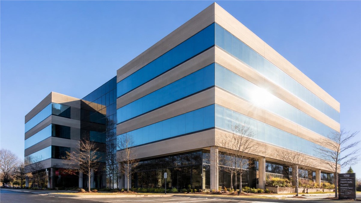 Office Building Window Replacement in Schaumburg, IL: Efficiency & Appearance