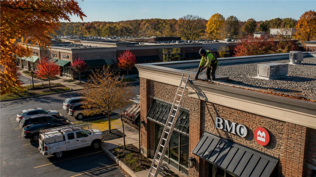 Fall Commercial Gutter Maintenance in South Elgin, IL: Preparing for Winter